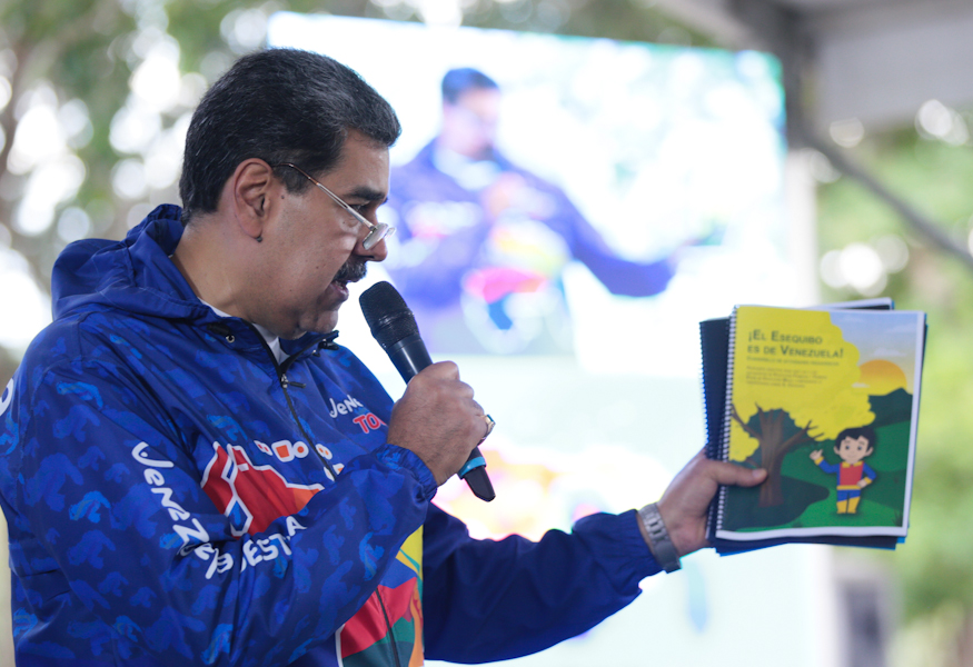 Maduro presentó el cuadernillo pedagógico ¡El Esequibo es de Venezuela! e instruyó distribuir en las comunidades