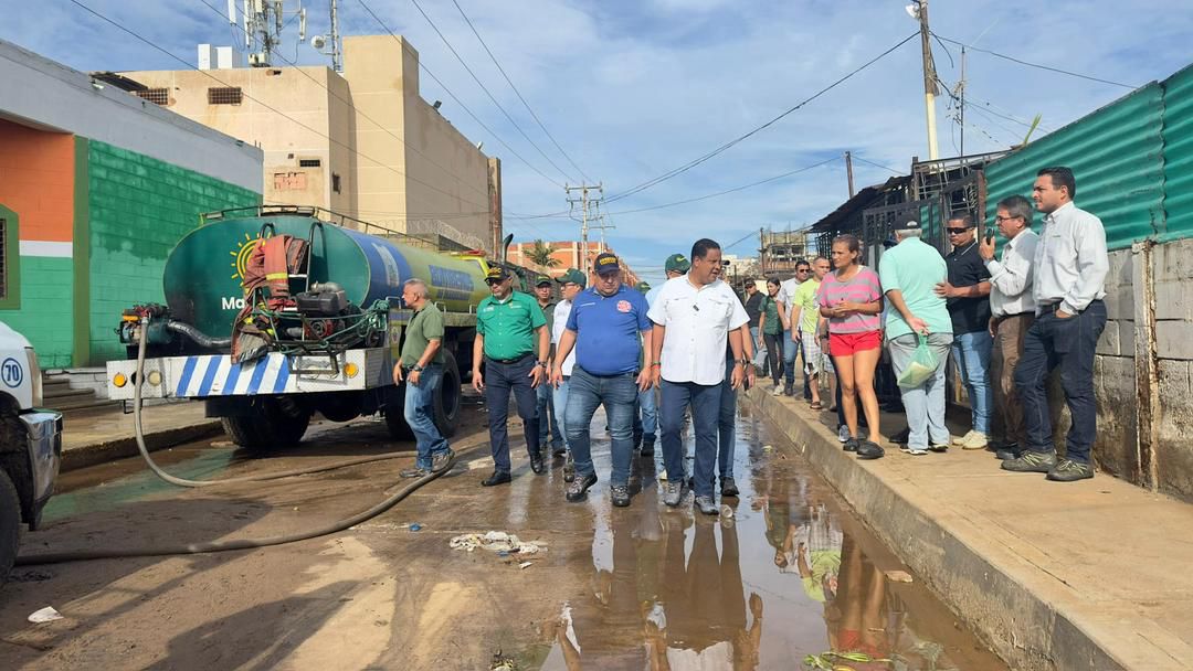 Alcalde Rafael Ramírez Colina continúa inspección tras fuertes lluvias en Maracaibo