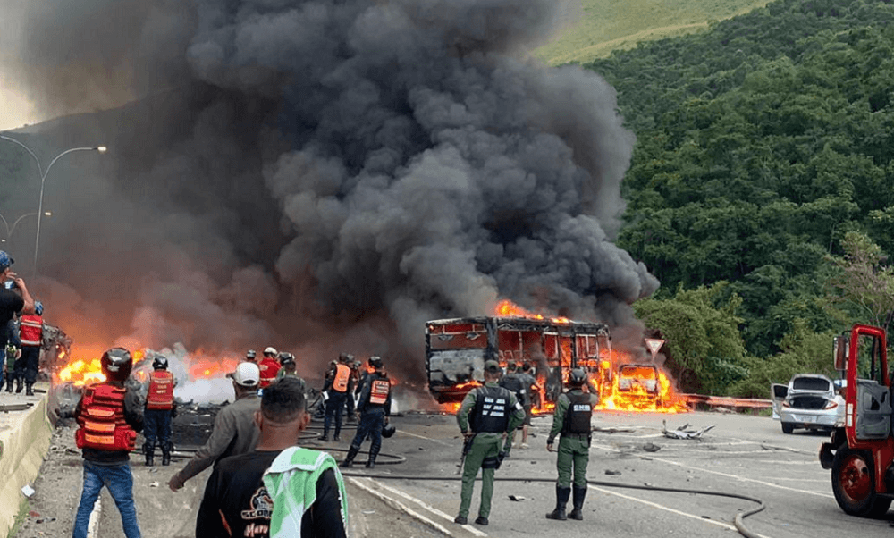 Al menos 8 muertos y 14 heridos en choque múltiple en autopista de oriente