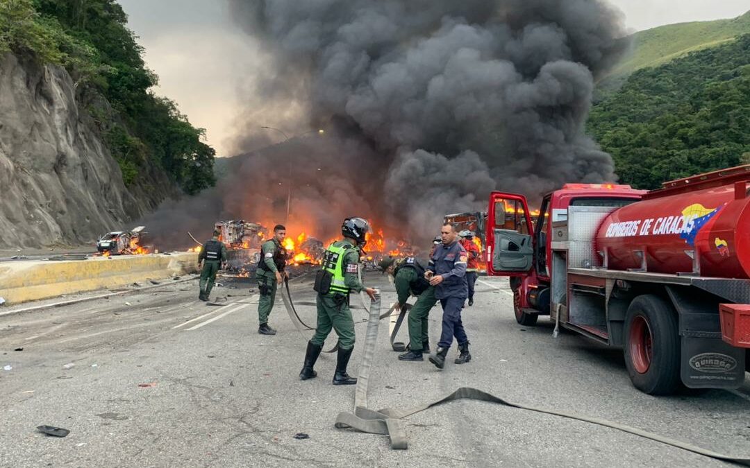 Aumenta a 15 la cifra de muertos por accidente en autopista Gran Mariscal de Ayacucho