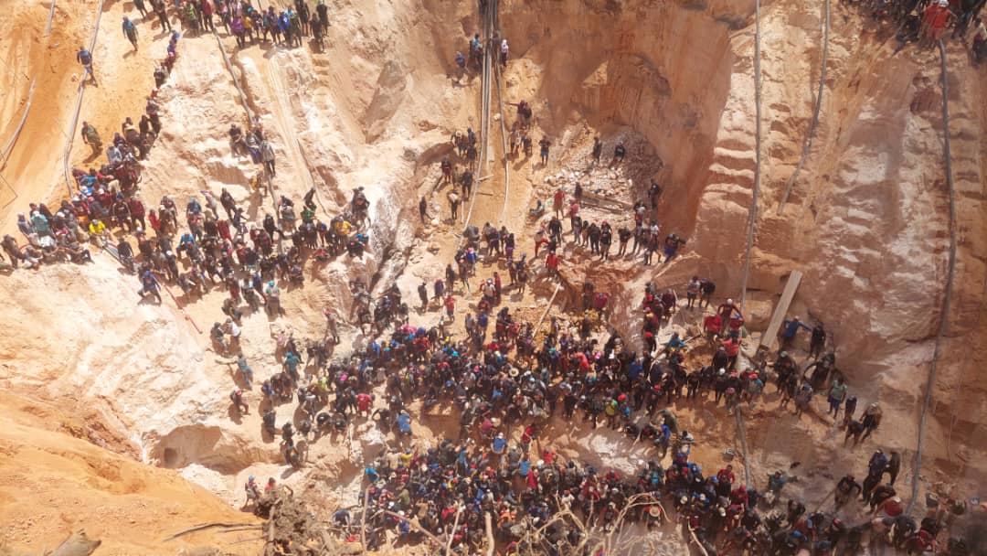 Derrumbe en una mina de oro en Bolívar deja a decenas de mineros bajo tierra