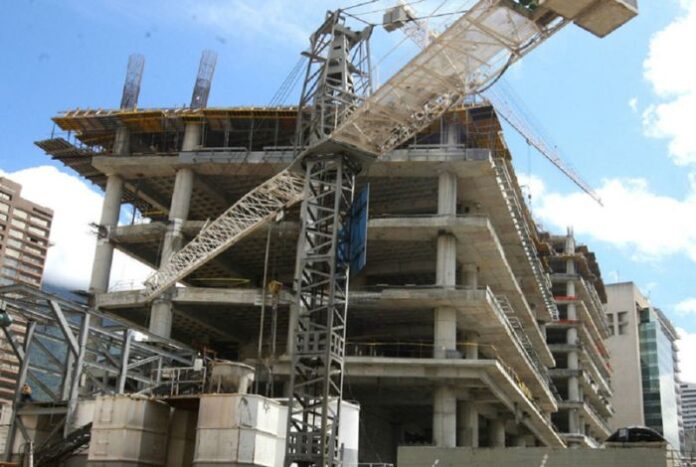 Alertan que sector de la construcción en Venezuela sigue «paralizado» por políticas económicas
