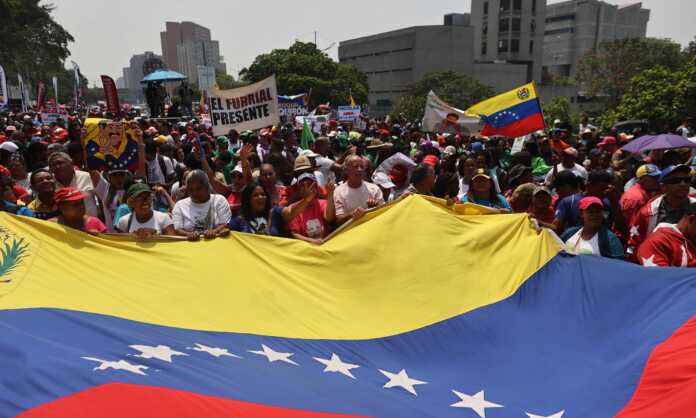 Denuncian que tres sujetos intentaron “atacar a Maduro” en marcha del Psuv