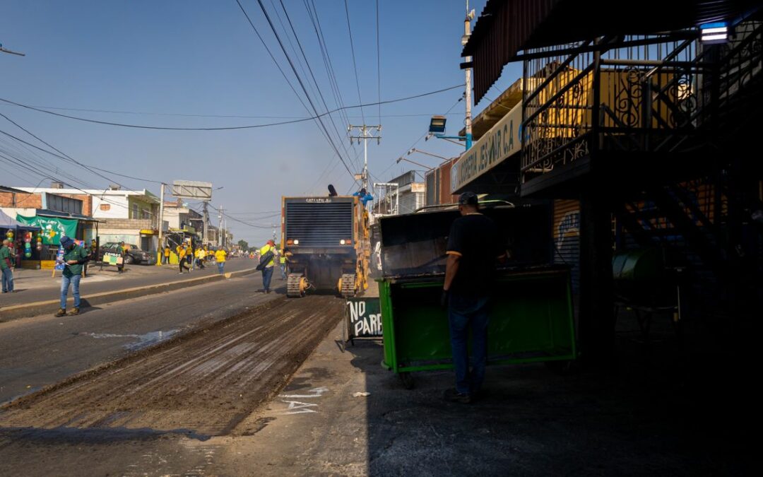 Comerciantes de Los Plataneros auguran aumento de clientes gracias al proyecto de asfaltado de la Alcaldía