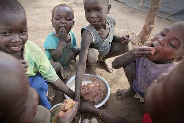 Casi 230.000 niños y madres pueden morir de hambre en próximos meses en Sudán
