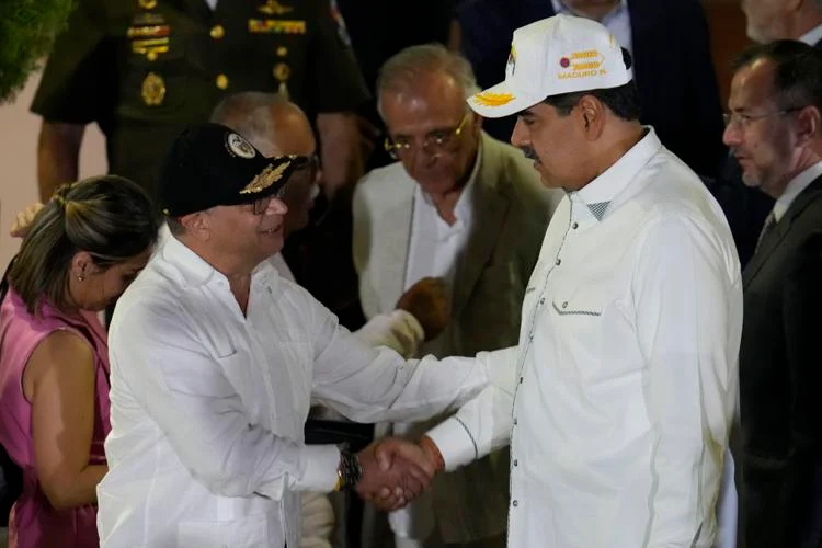 Gustavo Petro afirma que se reunió con Maduro y «sectores de la oposición»