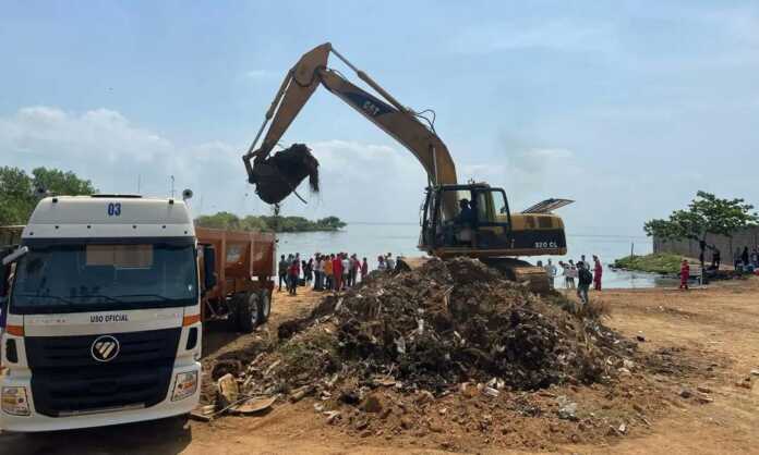 Más de 180 mil toneladas de basura recolectan en el Lago de Maracaibo