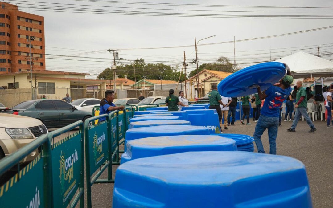 Brigada del Agua de la Alcaldía realiza la quinta entrega masiva de tanques en Chiquinquirá