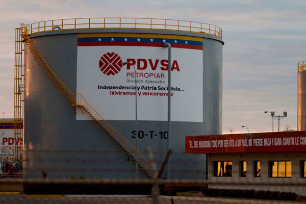 Multimillonario de Texas firmó acuerdo con Pdvsa para rehabilitar campos petroleros venezolanos, afirma AP