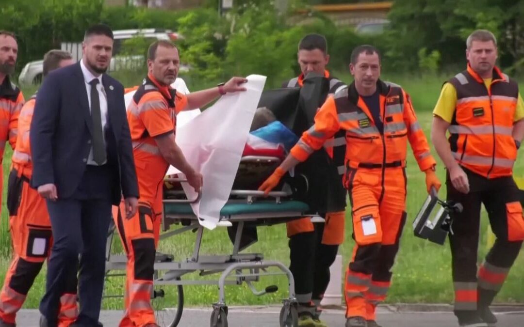 El primer ministro de Eslovaquia permanece “muy grave” tras ser operado