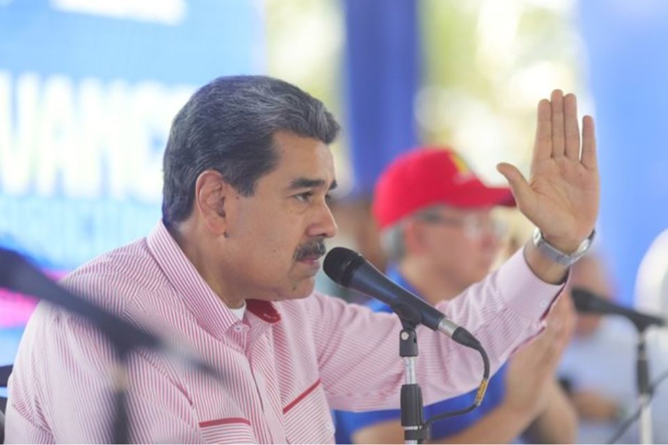 Maduro solicita a las clínicas odontológicas apoyar la Misión Sonrisa