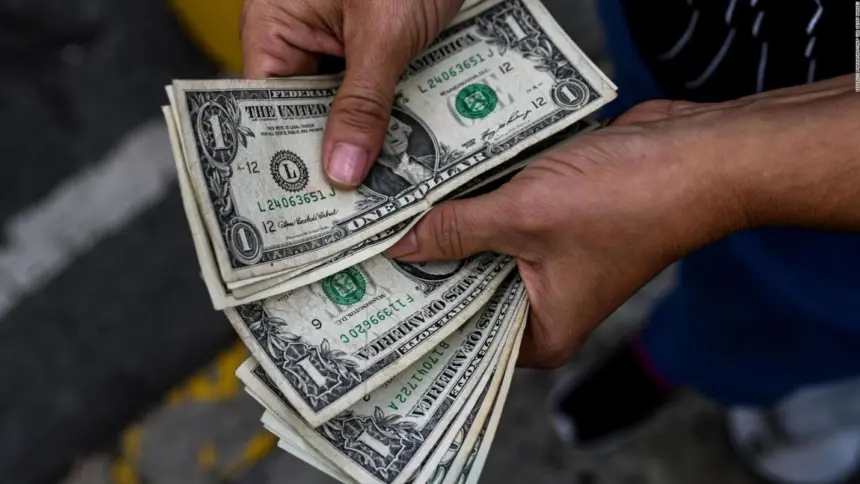 Salario promedio del sector privado en Venezuela se ubicó en 210 dólares mensuales: OVF
