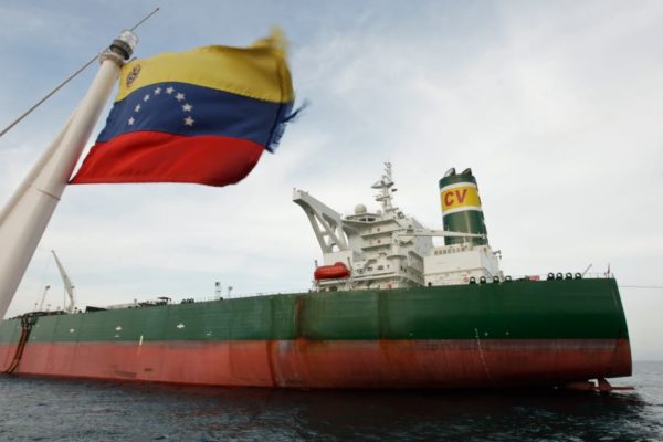 Exportaciones de crudo de Venezuela a EE. UU. aumentan un 144 %