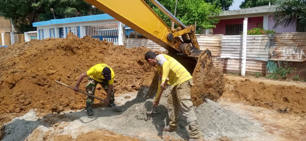 Más de tres mil beneficiados por la Alcaldía de Maracaibo con sustitución de colector de aguas residuales en El Marite