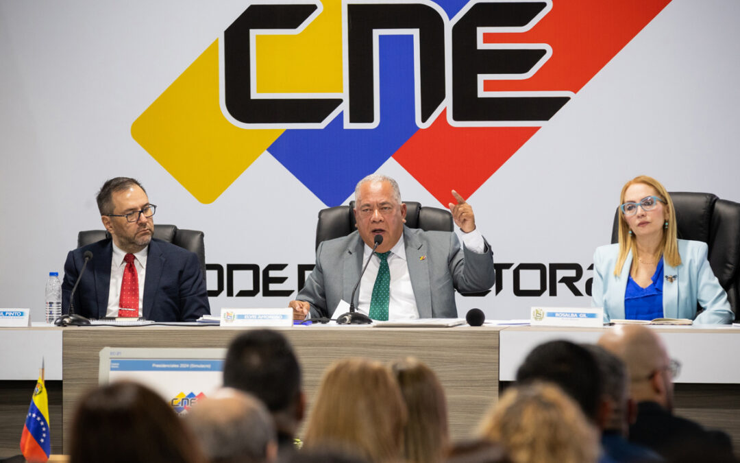 A un mes de las presidenciales, el CNE es el “real candidato que la oposición debe vencer”