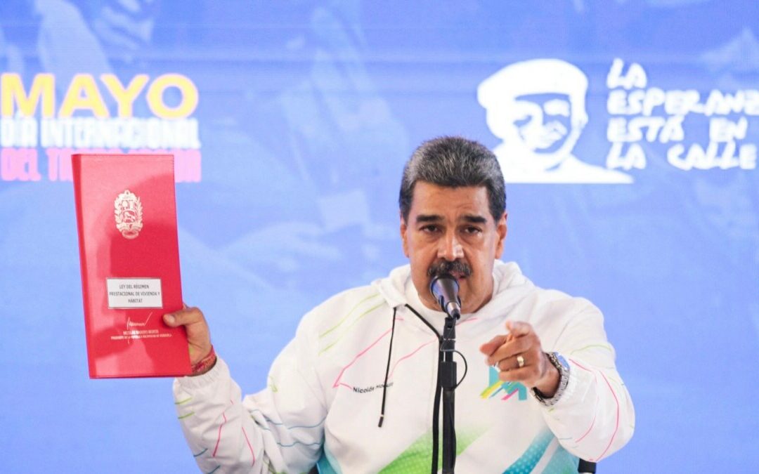 La campaña de Nicolás Maduro se distancia del rojo, copia a la oposición y ofrece cambios, según especialistas