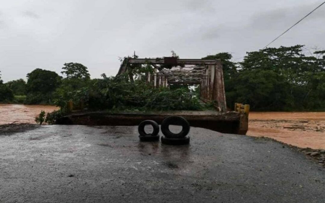 Colapso de un puente deja a Barinas y Táchira incomunicados