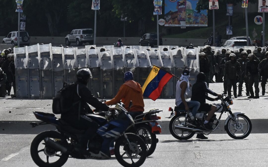 Más de 45 personas detenidas durante protestas contra resultados del CNE