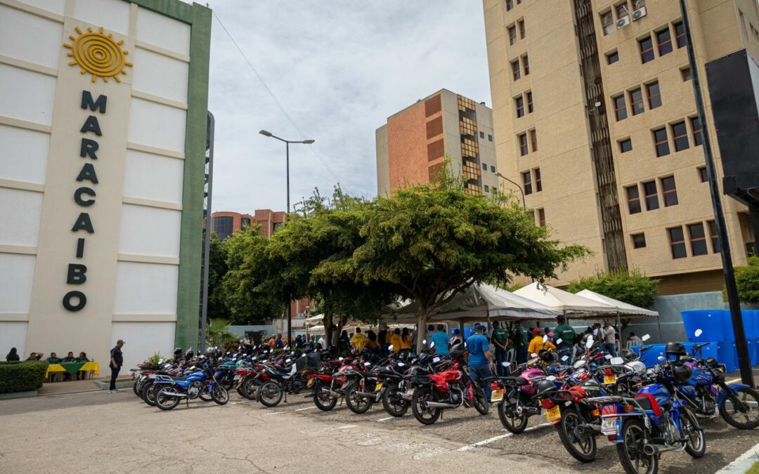 30 líneas de mototaxistas reciben formalización y 100 de sus choferes beneficios sociales por la Alcaldía de Maracaibo