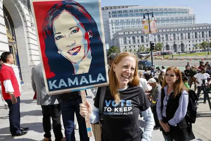 Kamala Harris alcanza el apoyo de delegados para garantizar nominación