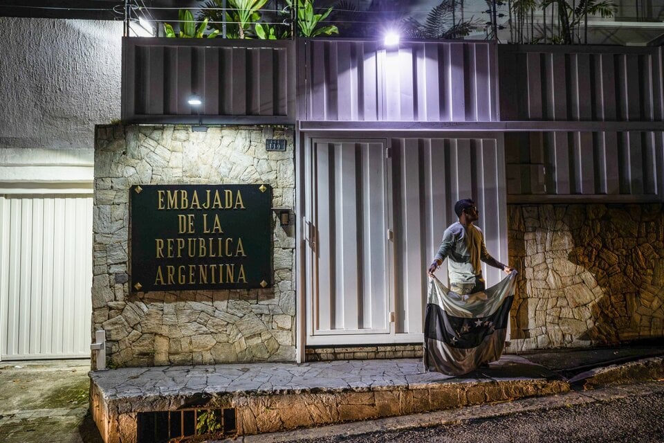 Diplomáticos argentinos abandonarán Venezuela este jueves