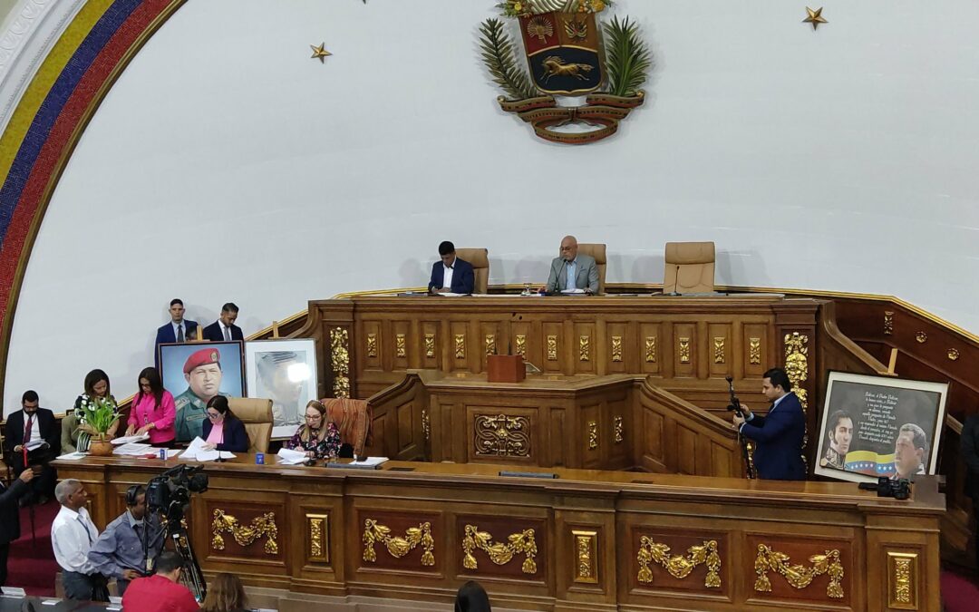 Diputados chavistas preparan ley para regular redes sociales en el país