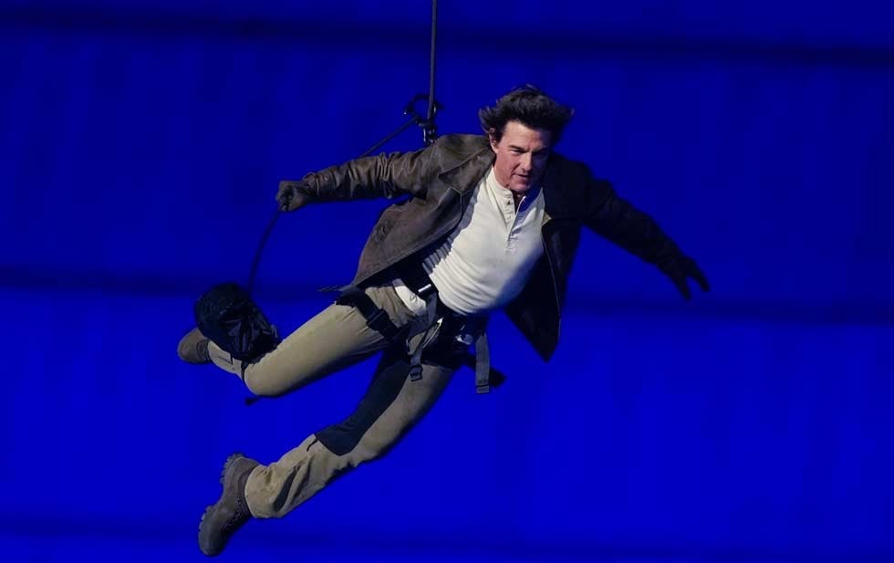 Tom Cruise protagoniza una proeza olímpica en la clausura de París 2024