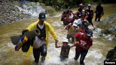 Panamá estima que en 2024 bajará un 38 % el paso de migrantes por el Darién