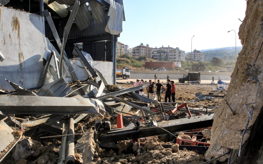 Hezbolá lanza un misil hacia Tel Aviv e Israel bombardea de nuevo Líbano