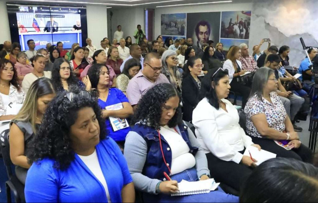 Ministerio de Educación lanza plan de beneficios y créditos para docentes