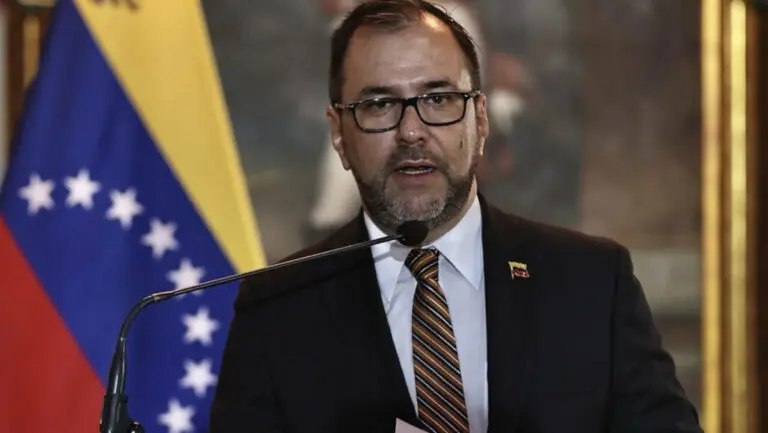 Gobierno venezolano llama a consulta a embajador de España