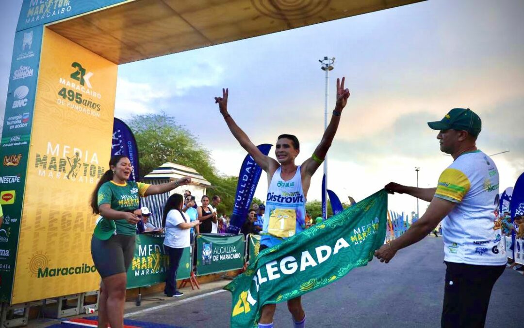 Por segundo año consecutivo y un tiempo de 1 hora 8 minutos Whinton Palma ganó la Media Maratón de Maracaibo 2024