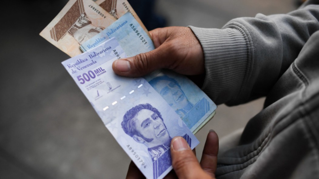 Pagos en bolívares representan el 71 % por brecha entre el dólar oficial y paralelo: Economista Olivero