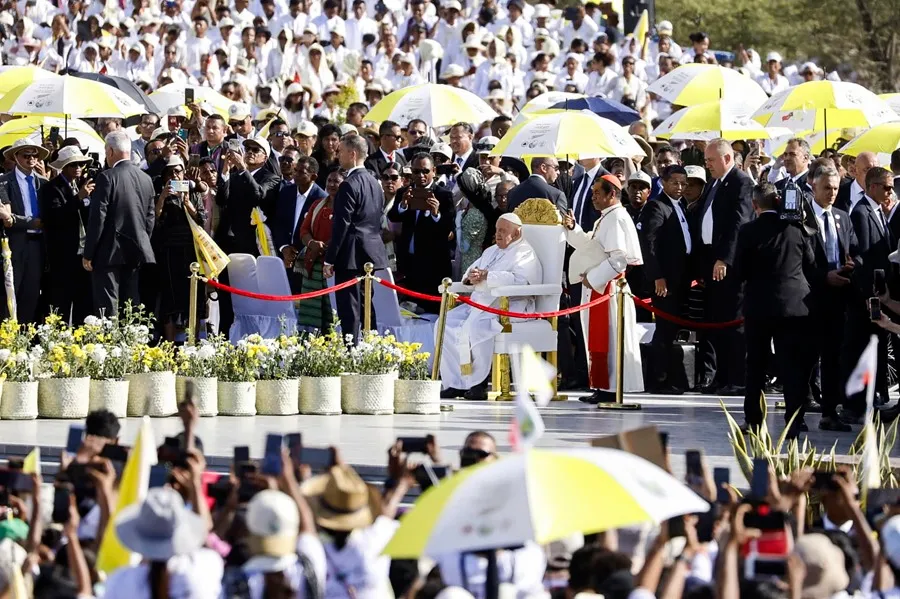 ¡IMPACTANTE! Más de 600 mil personas asistieron a misa del papa Francisco en Timor Oriental (FOTOS)