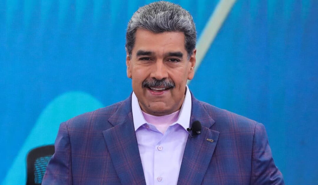 Maduro pide a los maestros volver a las aulas a pesar de los bajos salarios