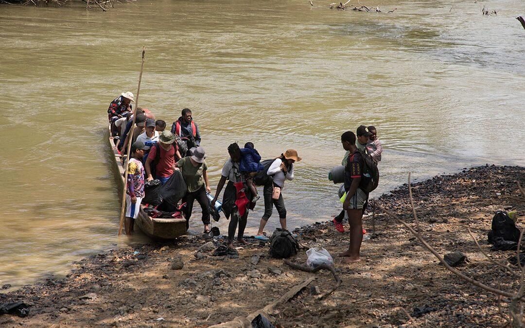 Panamá multará a migrantes que ingresen ilegalmente por la frontera con Colombia