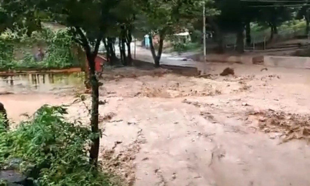 Fuertes lluvias provocan inundaciones en comunidades de tres estados del país