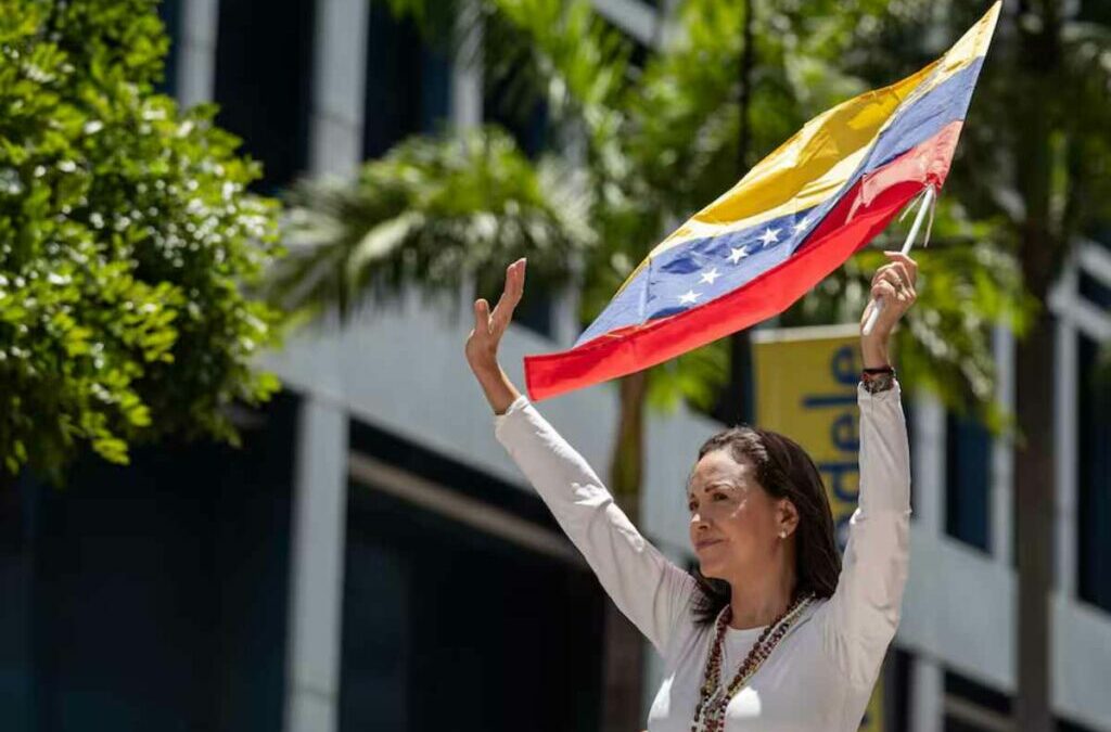 Machado instó a la comunidad internacional a aumentar la presión sobre Maduro: «Nunca ha estado tan débil y aislado»