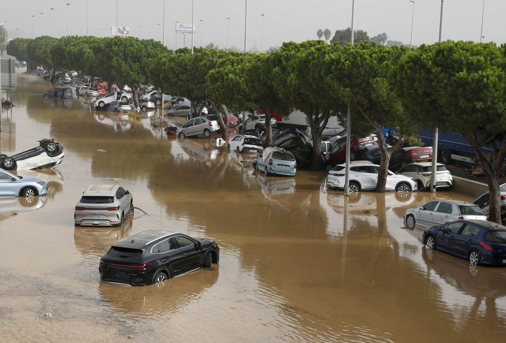 Suman 64 víctimas mortales por las inundaciones en España