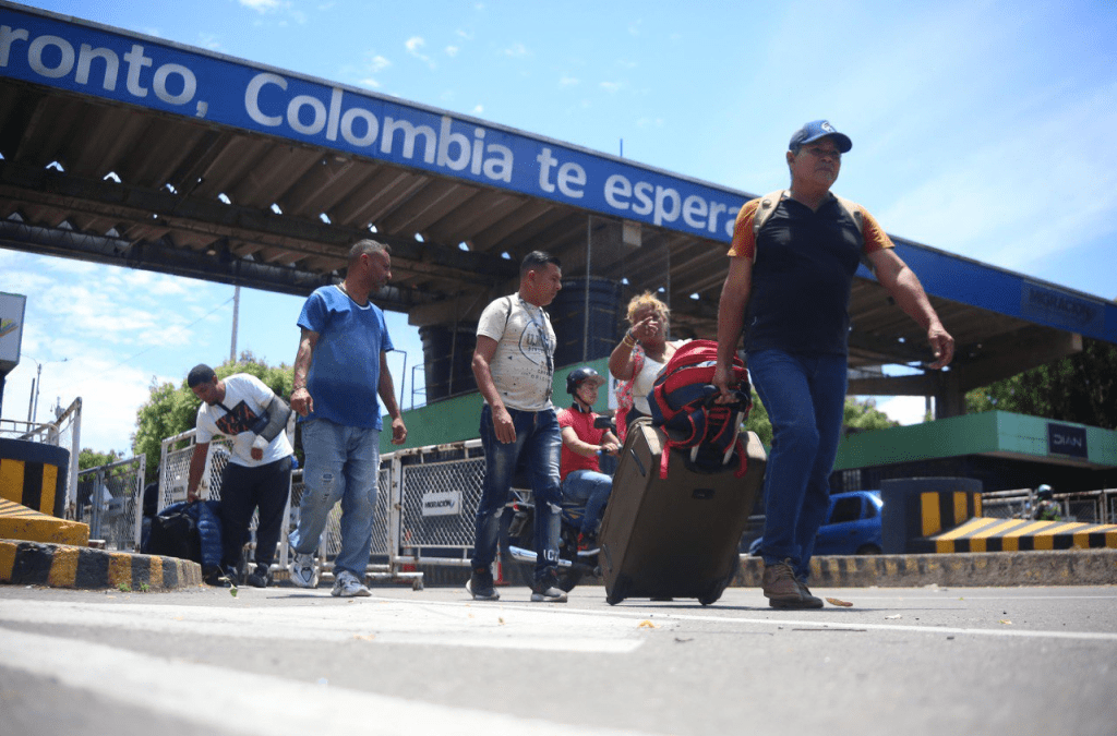 Venezolanos sin pasaporte vigente pueden ingresar al país a través de la frontera con Colombia