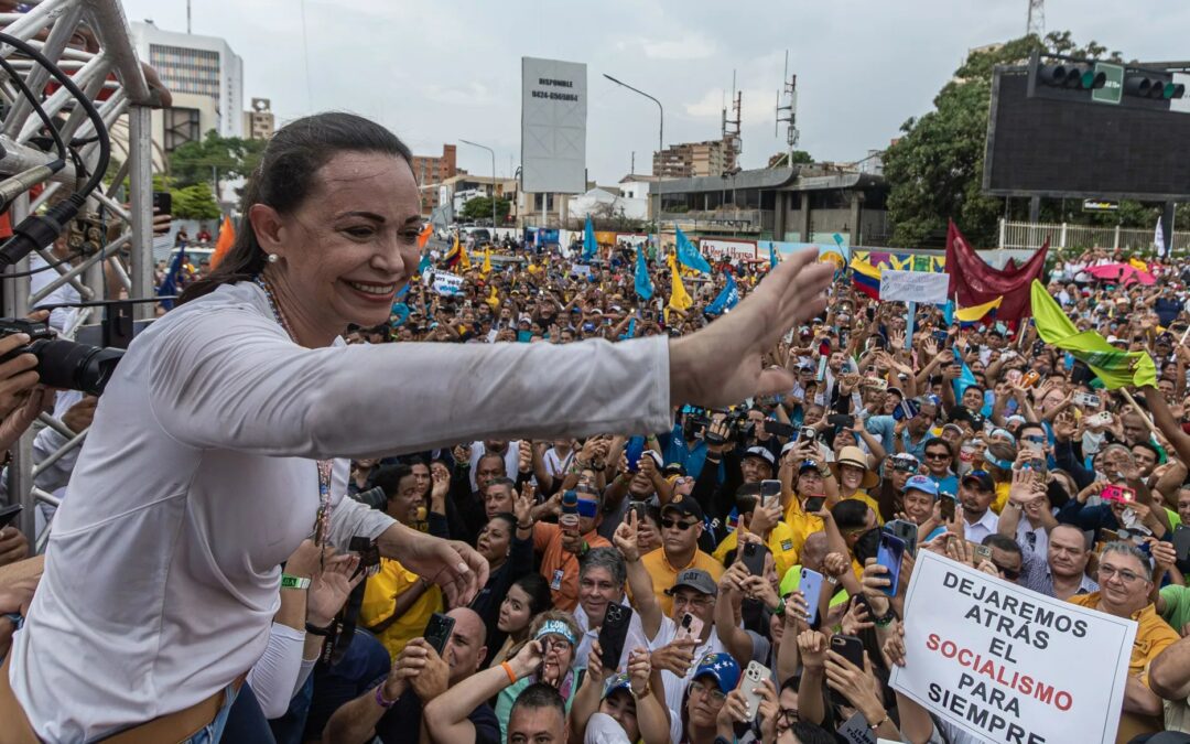 Machado pide a la Fanb no “avalar” a “un régimen que va de salida”