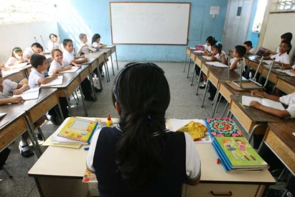 FVM señala que no están claras las condiciones para los profesores jubilados que se reincorporen a las aulas