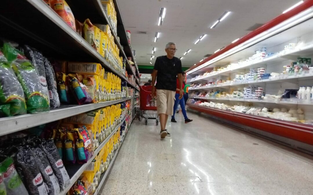 Advierten posible impacto de aranceles de EE. UU. en reposición de productos