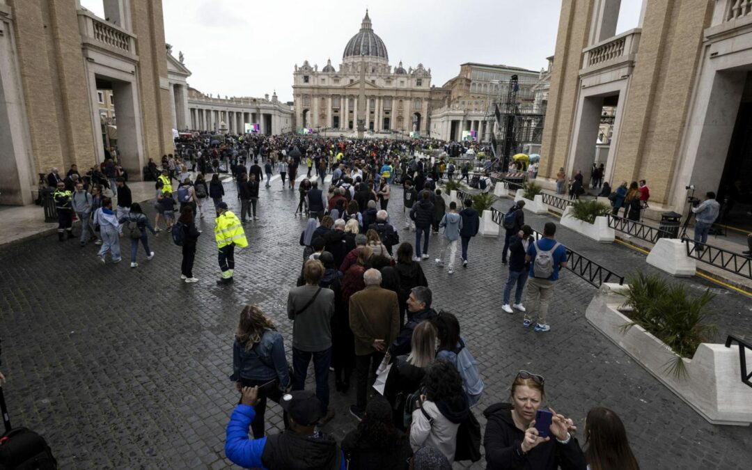 Más de 128.000 personas han visitado la capilla ardiente del papa Francisco