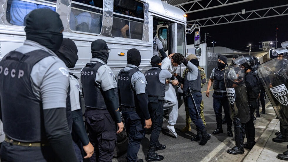 EE. UU. envía a El Salvador a 10 presuntos miembros del “Tren de Aragua y “MS-13”