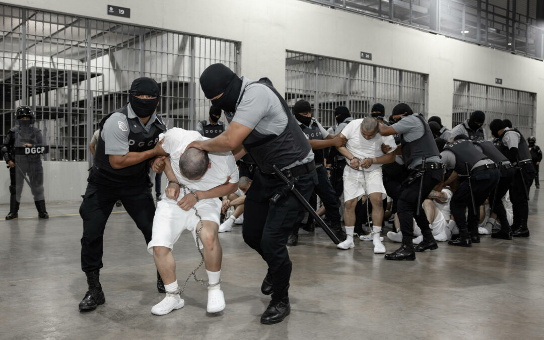 Expertos de la ONU: EE UU negó el debido proceso a migrantes venezolanos deportados a El Salvador