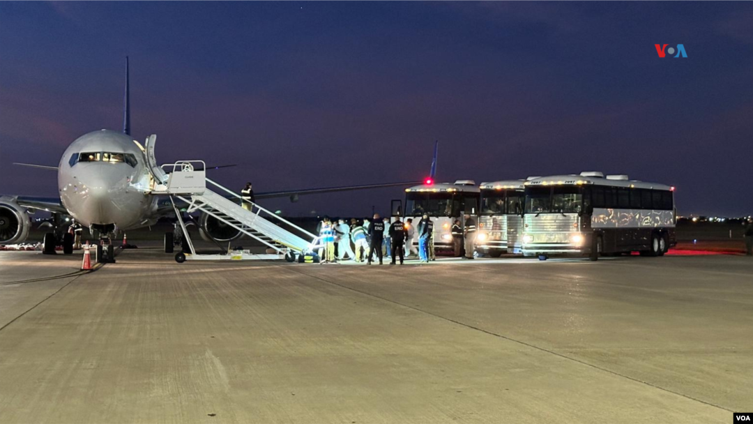 Otro vuelo con migrantes venezolanos llegó a Venezuela desde Estados Unidos