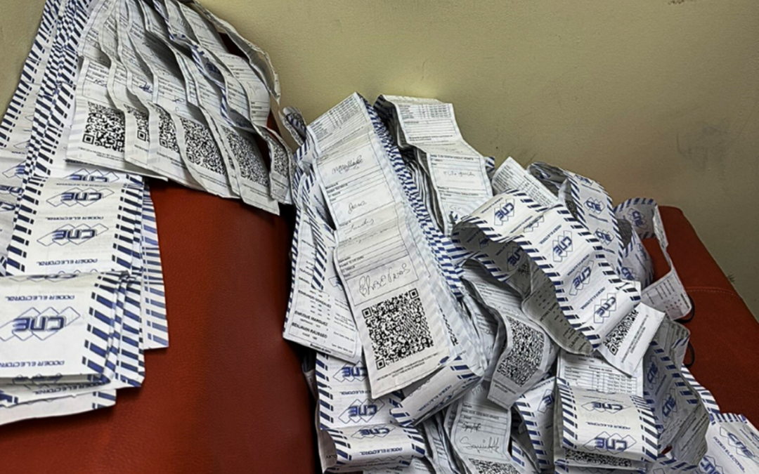 Expertos advierten sobre eliminación del código QR en actas durante simulacro electoral