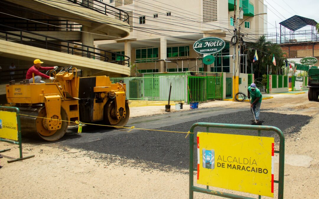 Alcaldía de Maracaibo atiende con el Plan Rápido de Bacheo 200 metros cuadrados de la calle 73 con Delicias