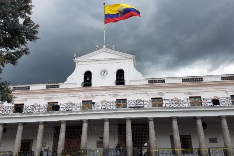Ecuador advierte a sus ciudadanos que no viajen a Venezuela
